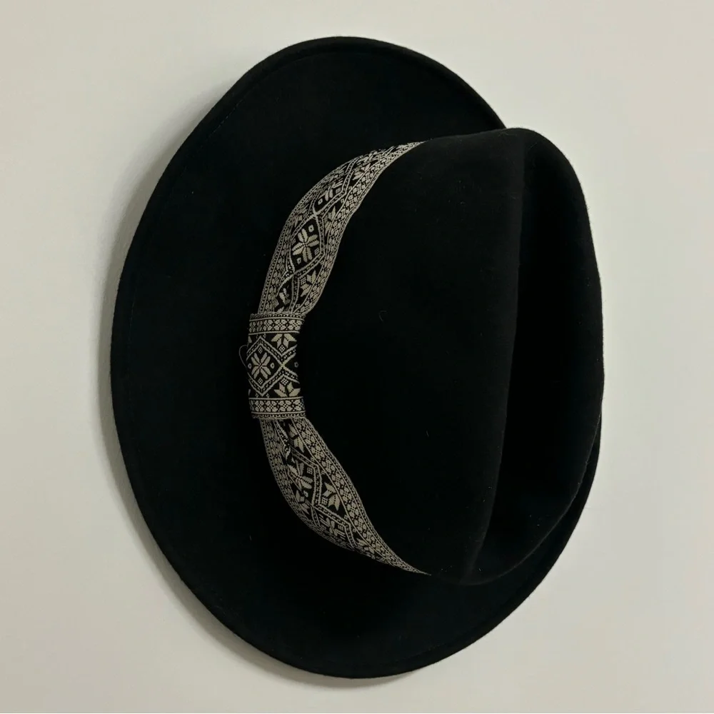 San Diego Hat Co Black 100% Wool Hat w/ Black & White Patterned Band